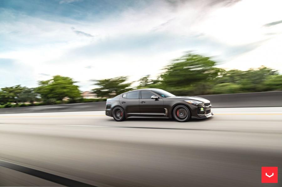  Kia Stinger GT on Vossen Wheels (HF-1) 2019 года  (фото 2 из 24)